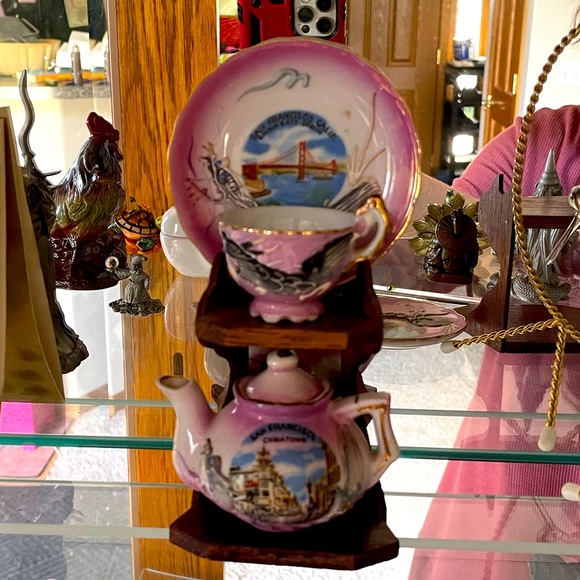 Vintage Moriage Dragon “Souvenir Miniature Teapot, Cup, Saucer & Stand” - Picture 8 of 9